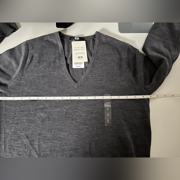 UNIQLO Merino Sweater | V-Neck, Size Small - Picture 5 of 6